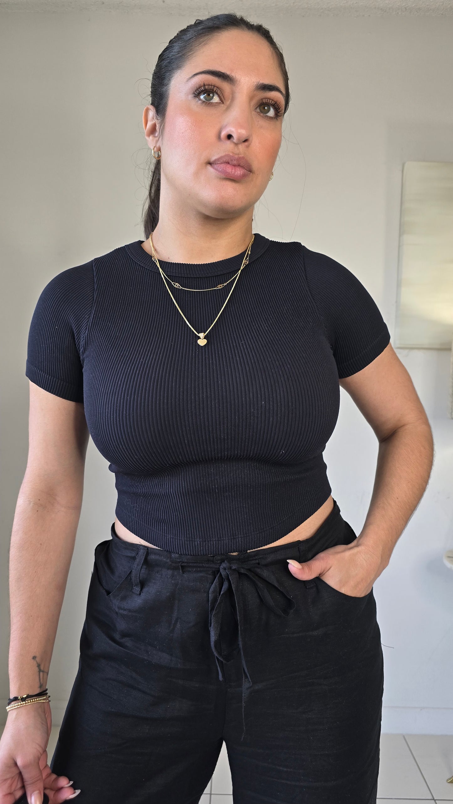 Crew neck ribbed round hem tee