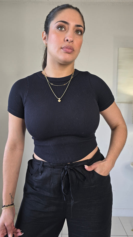 Crew neck ribbed round hem tee