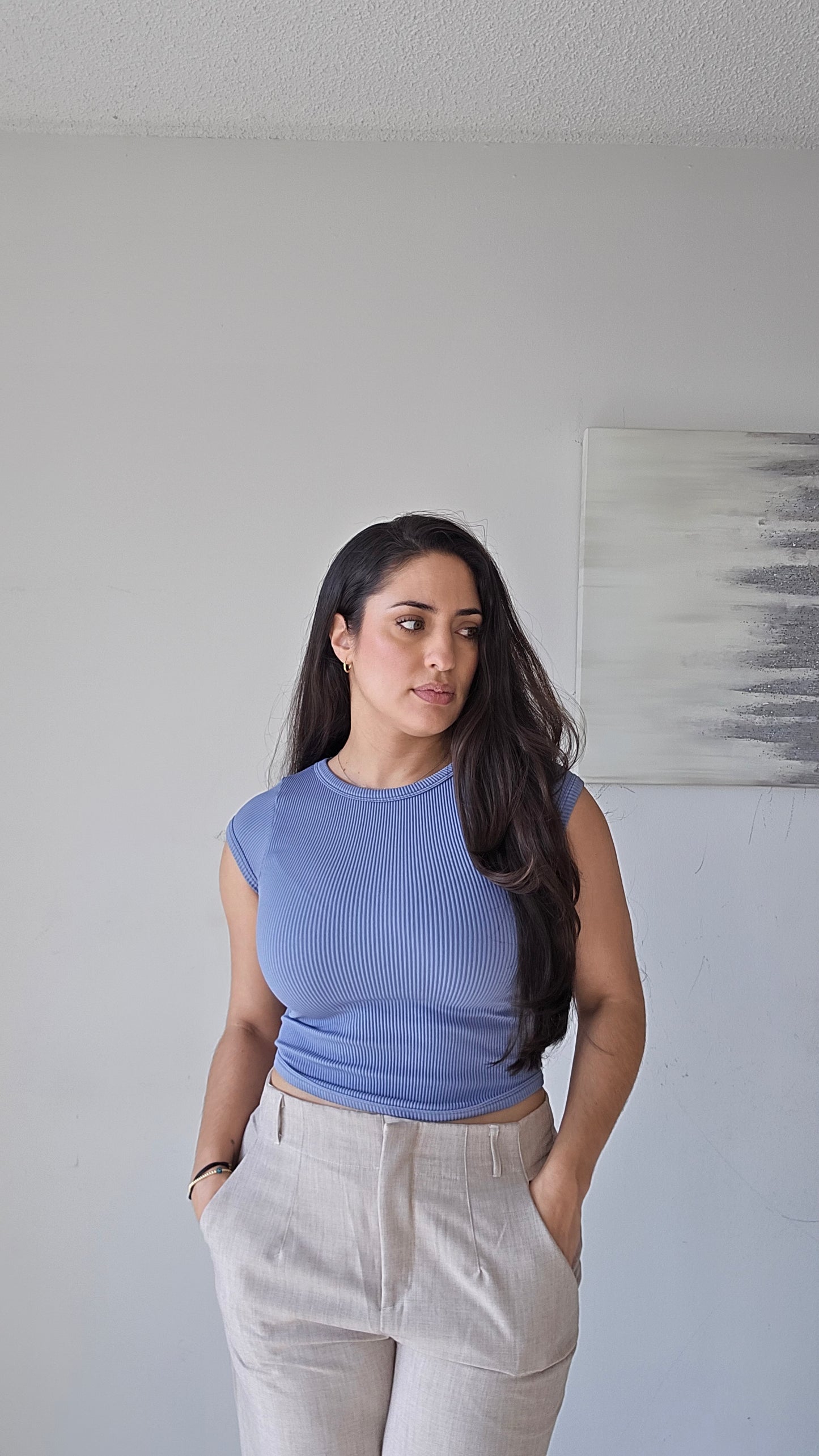 Thick ribbed crew neck crop tee