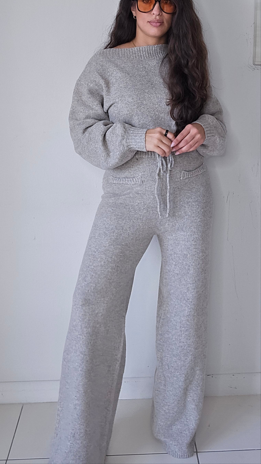 Off shoulder top ans pants set