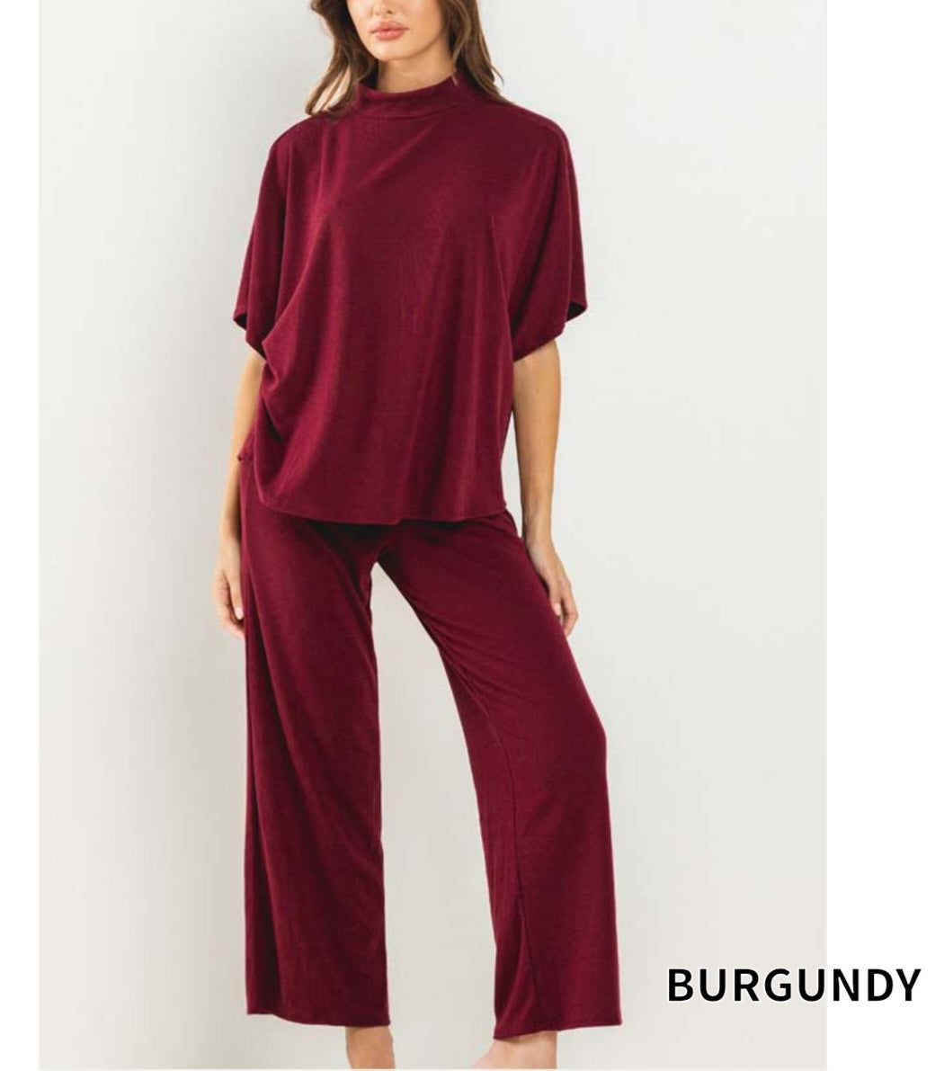 Burgundy travel set