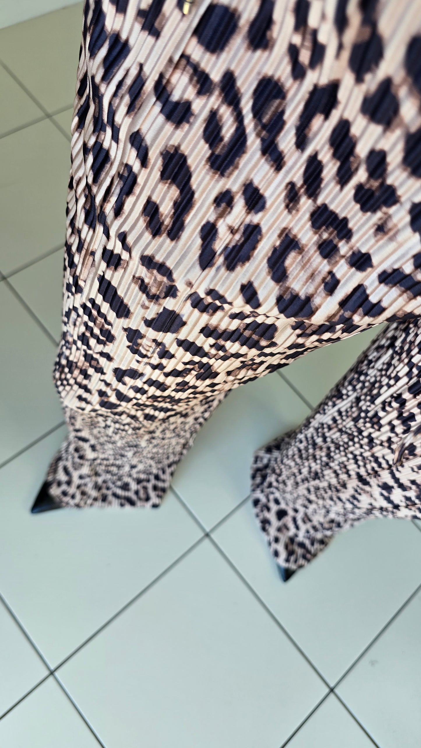 Pleated leopard print pants