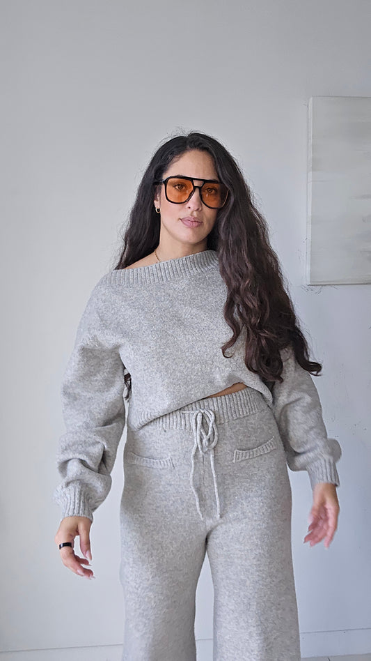 Off shoulder top ans pants set