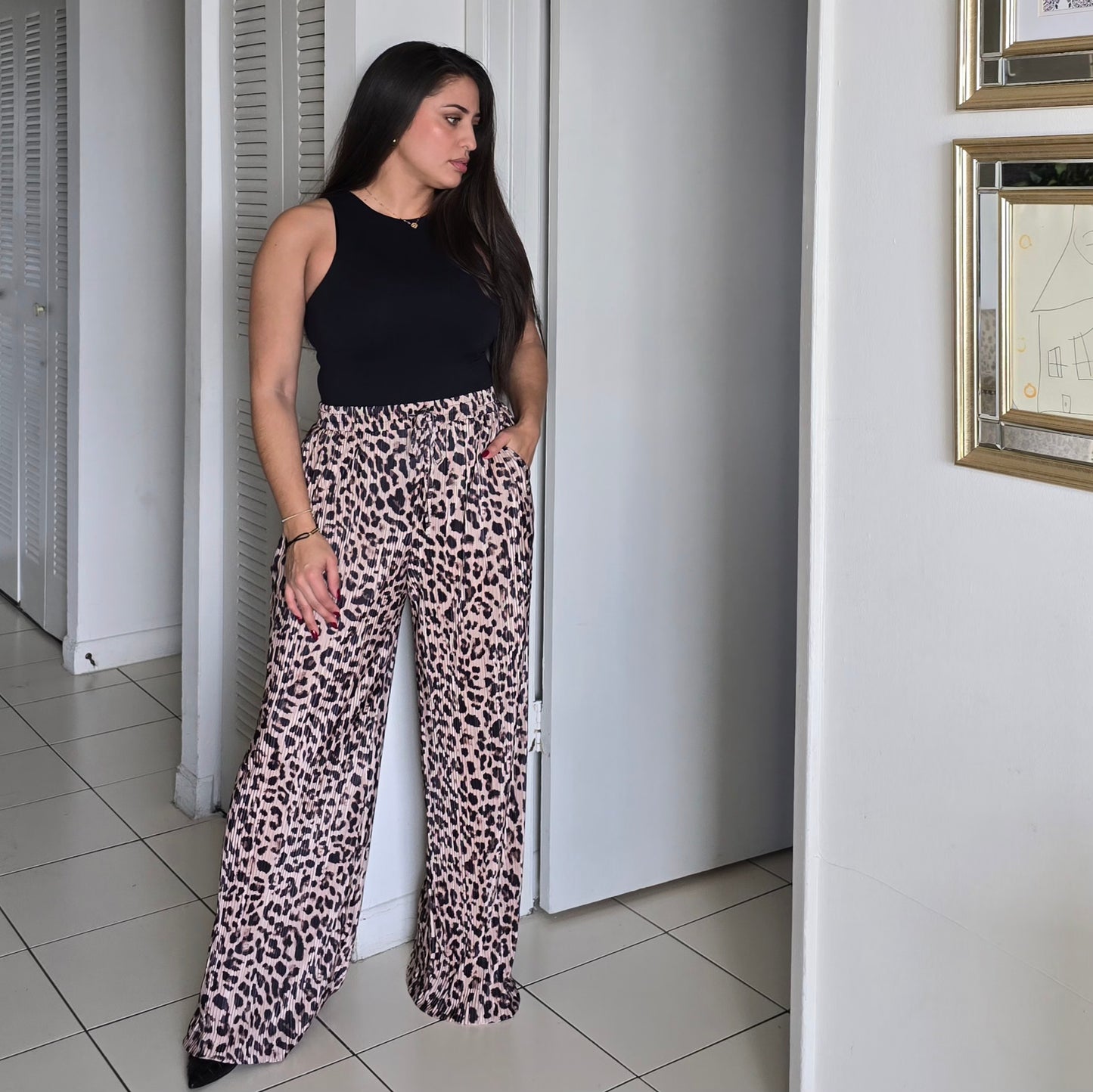 Pleated leopard print pants