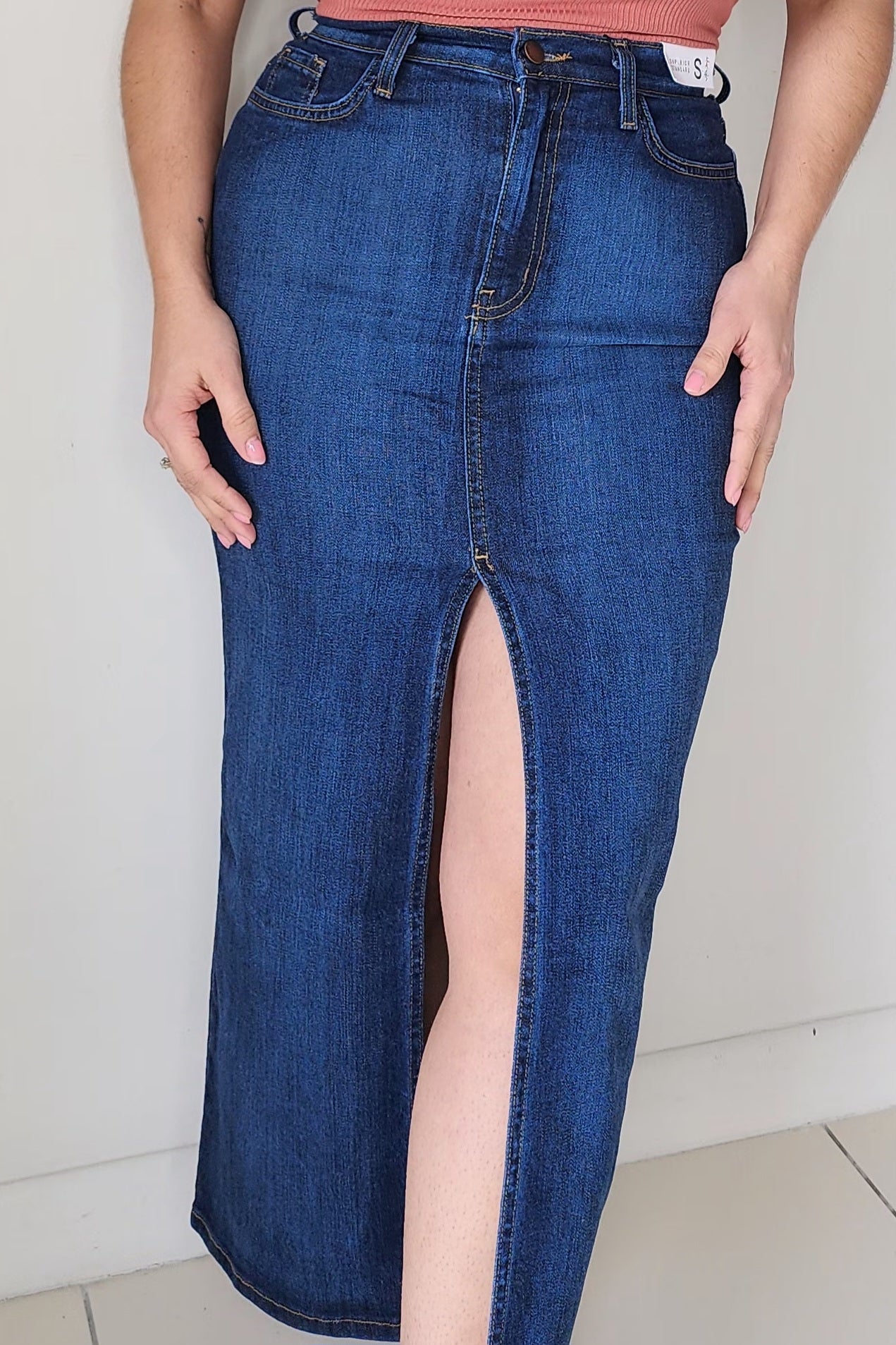 Slit pencil denim skirt [Vibrant]